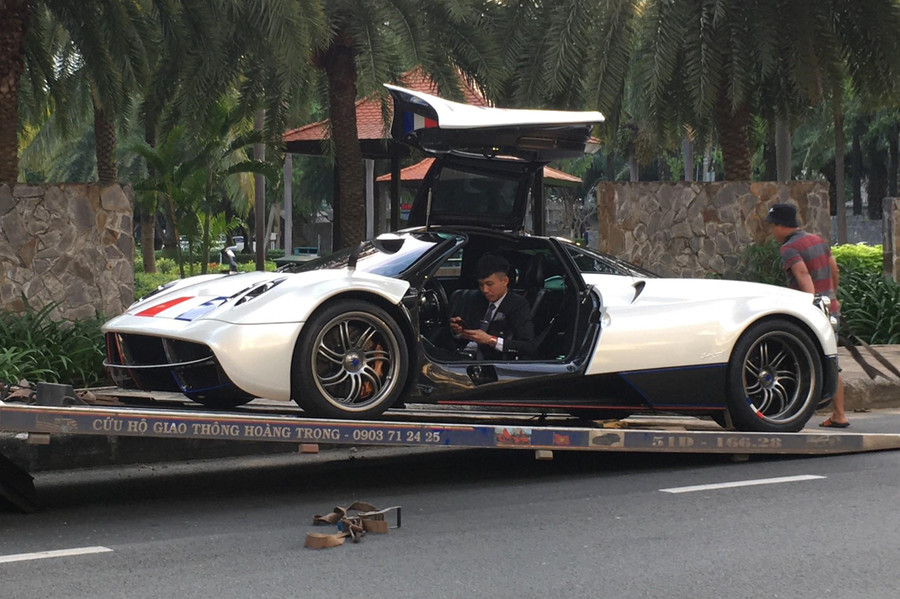 Minh Nhựa sẽ mang dàn xe 100 tỷ đến lễ cưới con gái? ảnh 10 Minh Nhua se mang dan xe 100 ty den le cuoi con gai? hinh anh 11