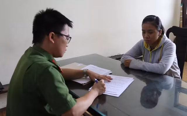 Đoàn Thị Thương tại cơ quan công an. (Ảnh: Công an Bắc Ninh).