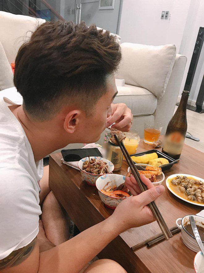 Ngỡ là thiên kim tiểu thư, ít ai ngờ em gái Quang Vinh đảm đang khiến chị em phục lăn thế này ảnh 5