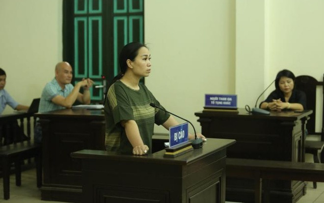 Vụ nữ cảnh sát nhận 1 tỷ đồng gài "bẫy ma túy" người khác vào tù: Hé lộ đoạn ghi âm đáng sợ ảnh 1 Nguyễn Thị Vân tại phiên toà.