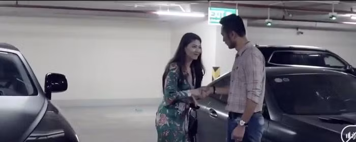 Dân tình xuýt xoa trước clip giới thiệu hầm xe toàn siêu xe của BTV Ngọc Trinh ảnh 4