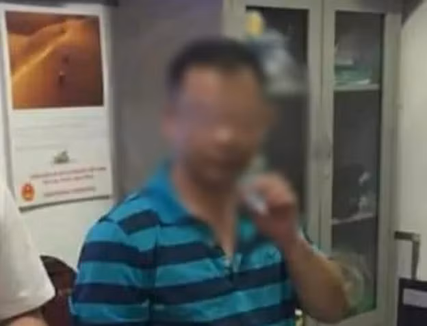 Kẻ biến thái thừa nhận có hành vi sàm sỡ cô gái.