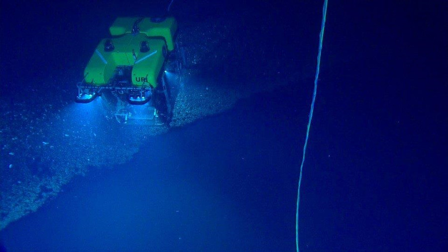 Ho nuoc doc duoi day bien giet chet moi sinh vat boi vao hinh anh 5 