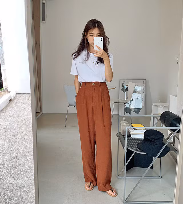 Để không tự “già hóa” phong cách công sở, chị em hãy áp dụng 4 tips diện quần âu sau đây - Ảnh 2.