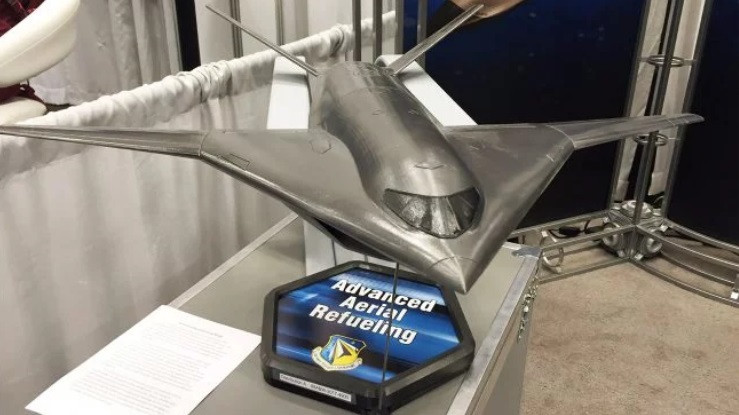 Máy bay tiếp liệu tàng hình Advanced Aerial Refueling.