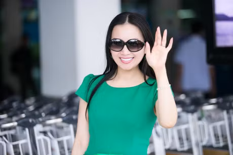 Em gai ty phu cua Cam Ly ve nuoc bang chuyen co rieng - Anh 2