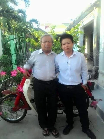 Chuỗi ngày ông bố giành lại công bằng cho cậu con chuyển giới
