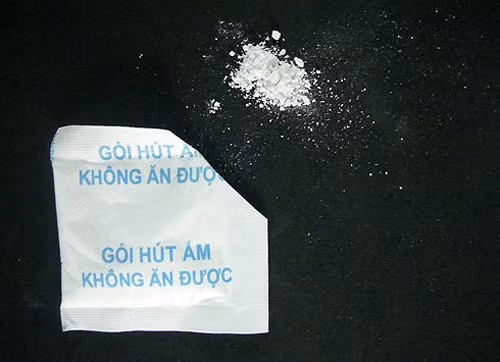 "Giật mình" trẻ nhỏ mù mắt chỉ vì gói chống ẩm phát nổ ảnh 1 "Giật mình" trẻ nhỏ mù mắt chỉ vì gói chống ẩm phát nổ ảnh 1