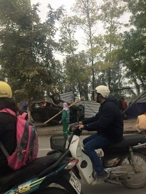 Xe điên lao vỉa hè, đâm trọng thương người đi bộ - Ảnh 2