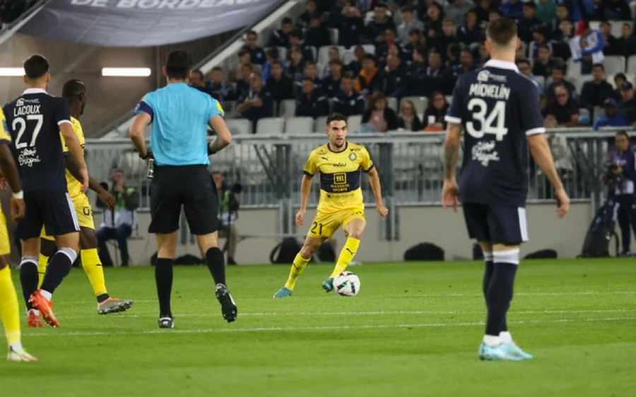 Quang Hải không được ra sân trận Pau FC hòa đội bóng mạnh Bordeaux 1-1 ở vòng 15 Ligue 2 hôm 13/11 (giờ Hà Nội).