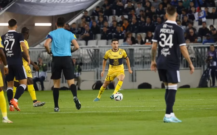 Quang Hải không được ra sân trận Pau FC hòa đội bóng mạnh Bordeaux 1-1 ở vòng 15 Ligue 2 hôm 13/11 (giờ Hà Nội).