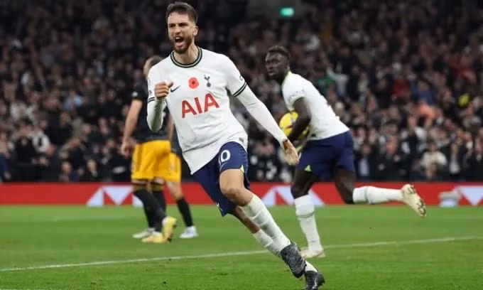 Bentancur khi ghi 2 bàn cuối trận cuối trận giúp Tottenham ngược dòng ngoạn mục.