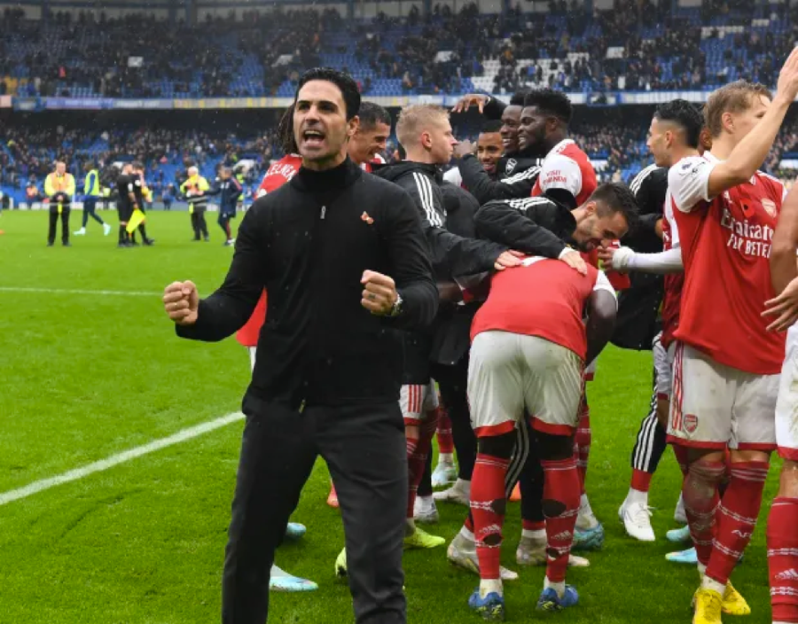 Arsenal lần đầu đứng đầu Ngoại hạng Anh trước kỳ lễ Giáng sinh kể từ năm 2007. Arsenal lần đầu đứng đầu Ngoại hạng Anh trước kỳ lễ Giáng sinh kể từ năm 2007.