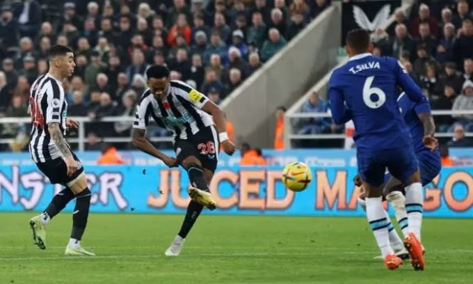 Cú cứa lòng của Joe Willock giúp Newcastle hạ Chelsea 1-0 ở vòng 16 Ngoại hạng Anh.