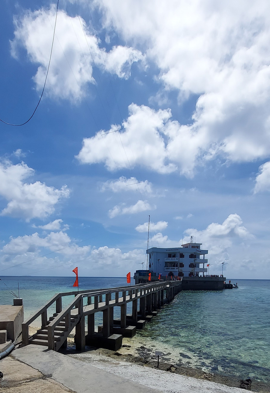 Với mỗi cán bộ, chiến sĩ hải quân, được tham gia bảo vệ biển đảo quê hương là dấu ấn tuổi xuân đẹp nhất. (trong ảnh: Một phần đảo Len Đao hôm nay). Ảnh: Bình Thanh. Với mỗi cán bộ, chiến sĩ hải quân, được tham gia bảo vệ biển đảo quê hương là dấu ấn tuổi xuân đẹp nhất. (trong ảnh: Một phần đảo Len Đao hôm nay). Ảnh: Bình Thanh.