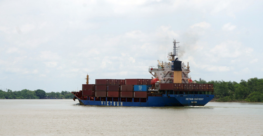 Đồ án định hướng phát triển bổ sung năng lực giao thông công cộng, vận tải hàng hóa trong lĩnh vực giao thông thủy. Trong ảnh là tàu thủy vận chuyển hàng hóa tại TPHCM. Ảnh: Lê Nam Đồ án định hướng phát triển bổ sung năng lực giao thông công cộng, vận tải hàng hóa trong lĩnh vực giao thông thủy. Trong ảnh là tàu thủy vận chuyển hàng hóa tại TPHCM. Ảnh: Lê Nam