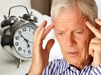 Răng số 8 mọc lệch, có nên nhổ?