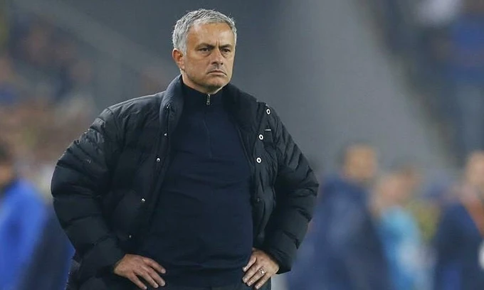 Chiến lược gia Mourinho "bay chức" tại Tottenham.