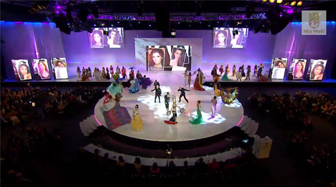 Nguyễn Thị Loan xuất hiện lộng lẫy trên sân khấu Miss World