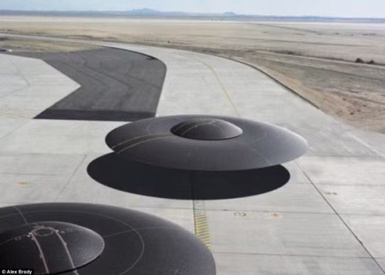 Một loại đĩa bay của người ngoài hành tinh lấy cảm hứng từ các bộ phim hoa học viễn tưởng. Một loại đĩa bay của người ngoài hành tinh lấy cảm hứng từ các bộ phim hoa học viễn tưởng.