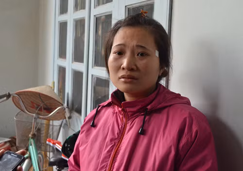 Bé gái 4 tuổi bị người lạ bế đi giữa trưa