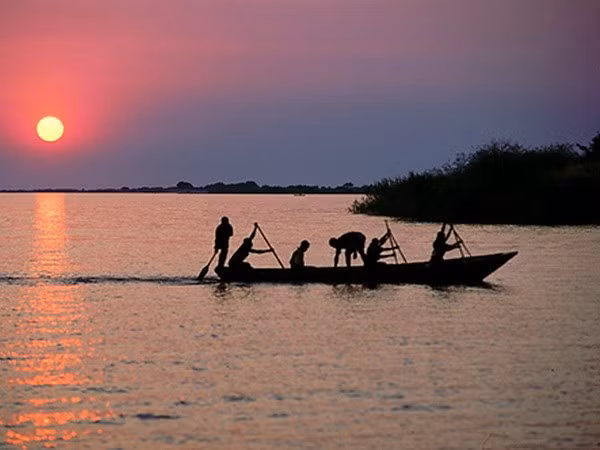Gần 30 người chết đuối sau vụ lật thuyền ở hồ Tanganyika