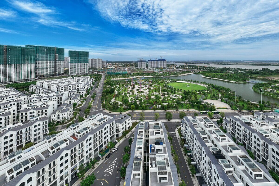 Bất động sản ghi nhận dòng vốn đầu tư trực tiếp nước ngoài (FDI) giảm sút mạnh nhất, với tổng vốn đăng ký là 1,53 tỷ USD giảm 51,5% so với cùng kỳ năm trước. (Ảnh minh họa) Bất động sản ghi nhận dòng vốn đầu tư trực tiếp nước ngoài (FDI) giảm sút mạnh nhất, với tổng vốn đăng ký là 1,53 tỷ USD giảm 51,5% so với cùng kỳ năm trước. (Ảnh minh họa)