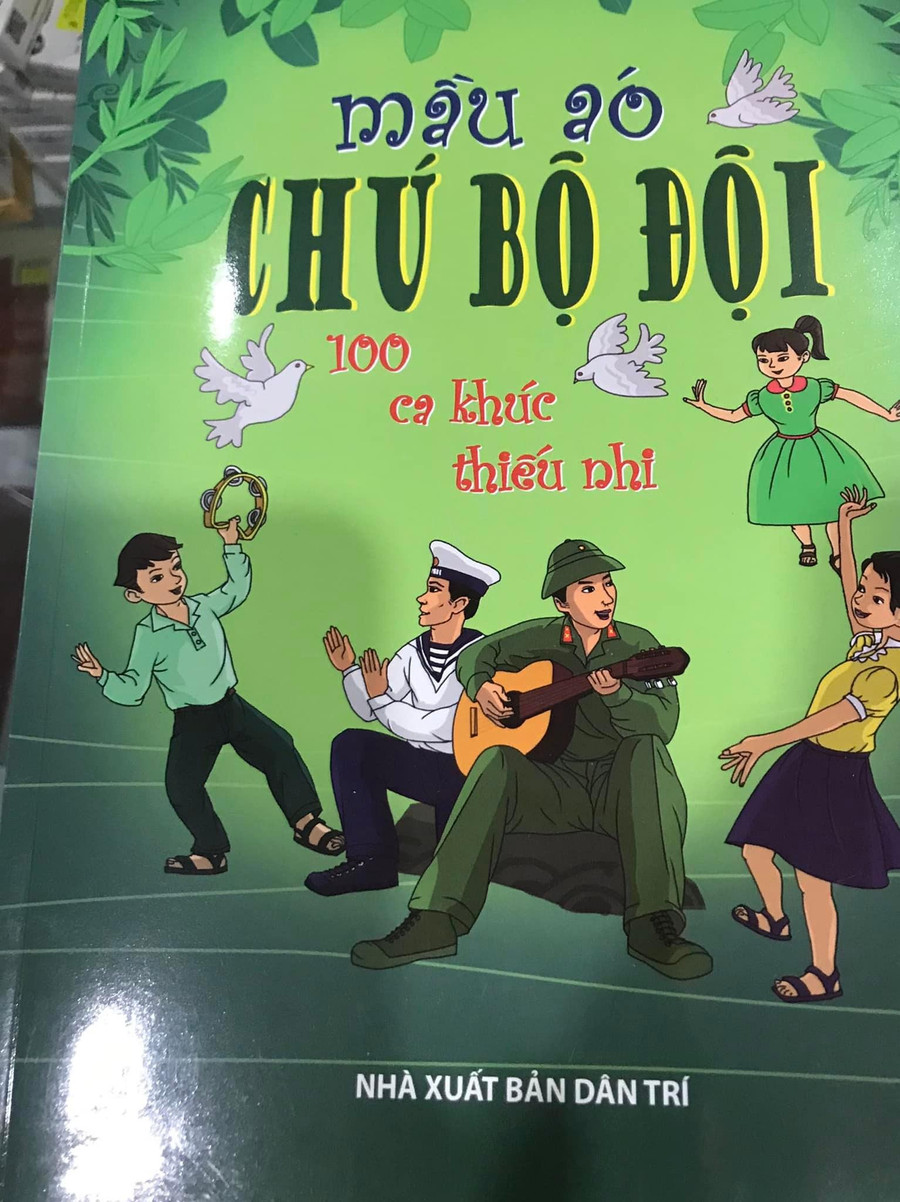 Tuyển tập sách &apos;Mầu áo chú bộ đội&apos;.