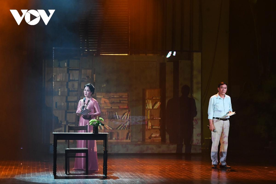 NSND Lan Hương và NSƯT Đỗ Kỷ trích đọc thư của Xuân Quỳnh và Lưu Quang Vũ. Ảnh: VOV NSND Lan Hương và NSƯT Đỗ Kỷ trích đọc thư của Xuân Quỳnh và Lưu Quang Vũ. Ảnh: VOV