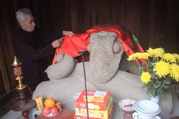 Tượng rồng cắn thân đã được công nhận là bảo vật quốc gia.