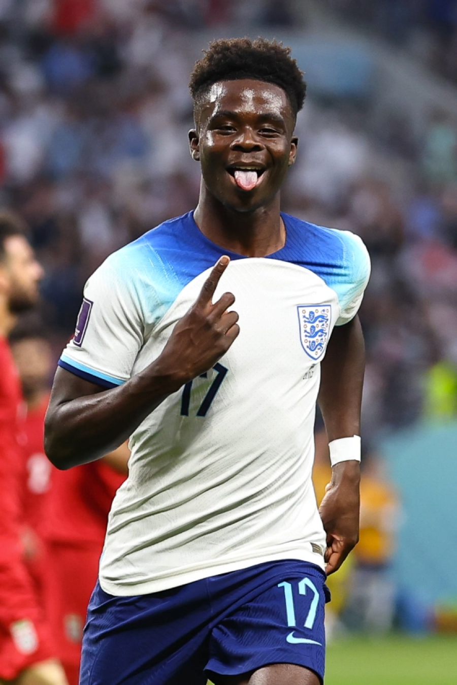 Harry Kane chúc mừng ngôi sao trẻ Bukayo Saka ghi bàn thắng. Harry Kane chúc mừng ngôi sao trẻ Bukayo Saka ghi bàn thắng.