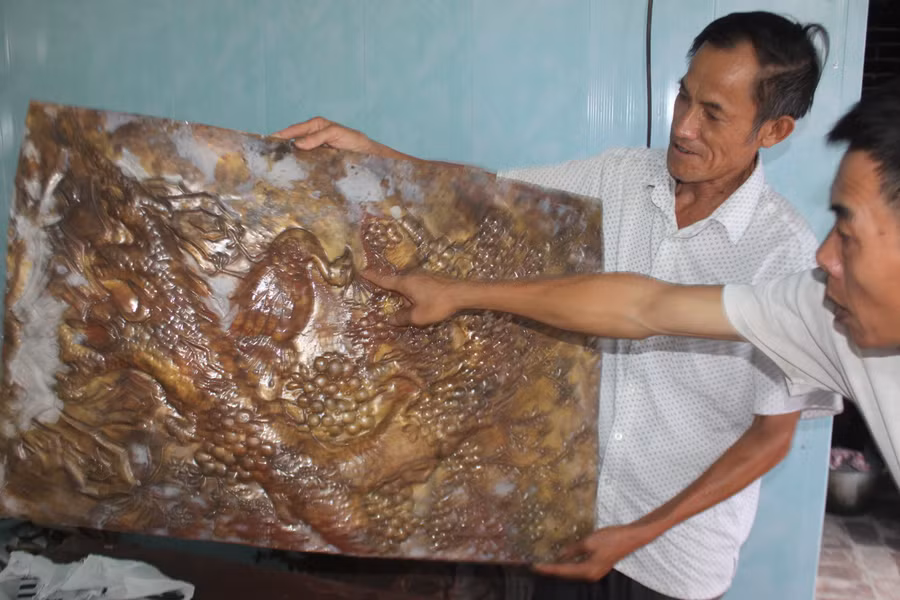 Nghề đúc đồng tại làng Đại Bái (Gia Bình - Bắc Ninh).