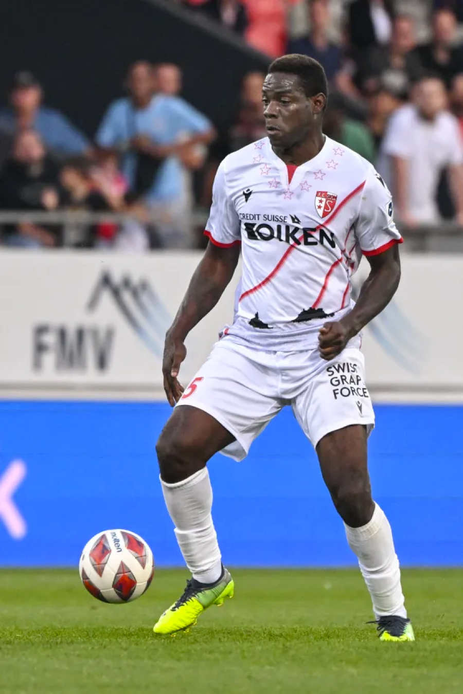 Balotelli bị Sion tống khứ sau khi xuống hạng.