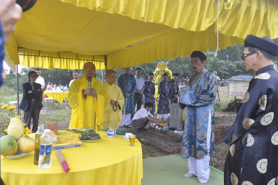 Lễ khởi công xây dựng lại lăng mộ vợ vua Tự Đức. (Ảnh: T.H).