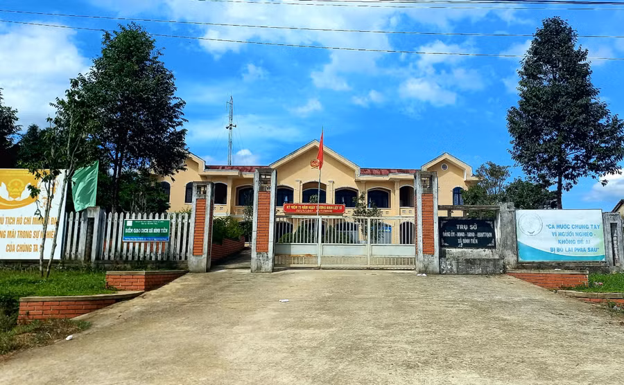 Trụ sở xã Bình Tiến.