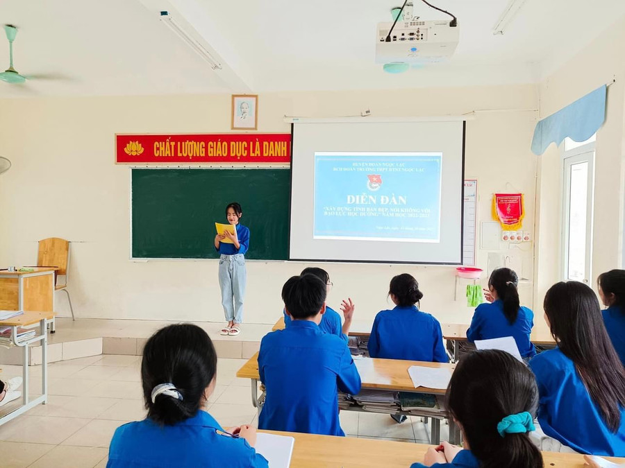 Đoàn Thanh niên được cung cấp kiến thức về pháp luật liên quan đến bạo lực học đường và xâm hại tình dục trẻ em. Đoàn Thanh niên được cung cấp kiến thức về pháp luật liên quan đến bạo lực học đường và xâm hại tình dục trẻ em.