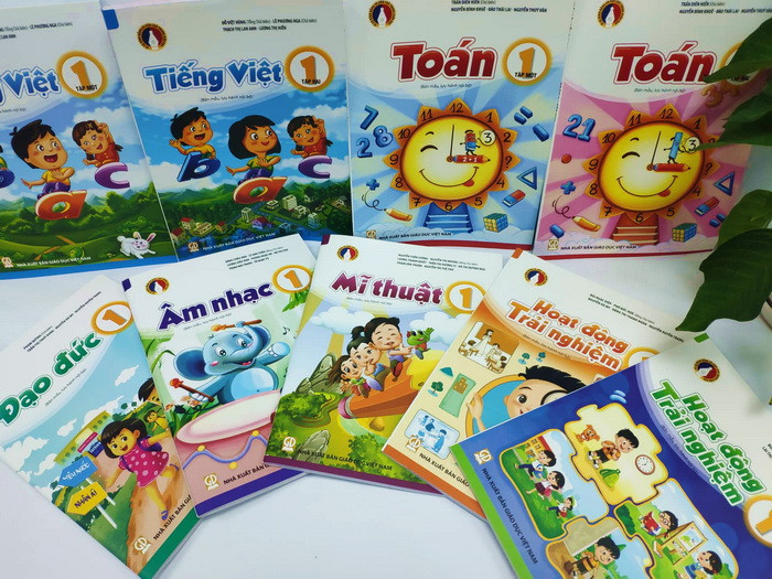 Bộ sách “Vì sự bình đẳng và dân chủ trong giáo dục” - Tạo dựng môi trường giáo dục, học sinh và giáo viên được Tự do trong học tập, Tự do trong sáng tạo và Chủ động trong giải quyết vấn đề.