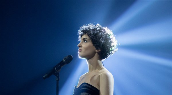 Nữ ca sĩ Pháp Barbara Pravi đoạt giải Nhì tại cuộc thi. Nữ ca sĩ Pháp Barbara Pravi đoạt giải Nhì tại cuộc thi.