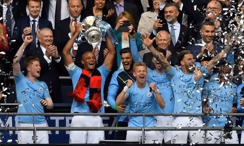 Man City đoạt cú ăn ba quốc nội bóng đá Anh.