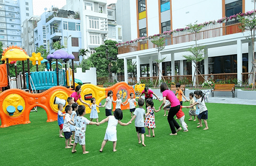 Trường mầm non là một bước ngoặt quan trọng đầu tiên của trẻ (ảnh internet)