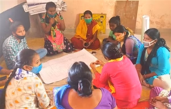 Một lớp dạy nghề cho phụ nữ do Humara Bachpan Trust tổ chức.