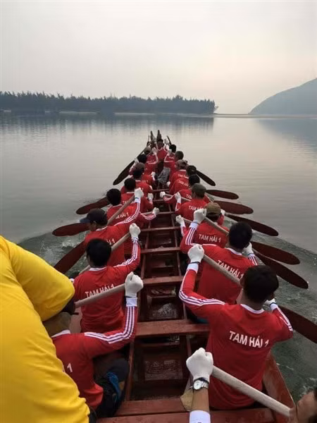 Lễ hội tưởng nhớ bà Bích Châu gắn liền với huyền tích “hiến mình cho thần biển”.