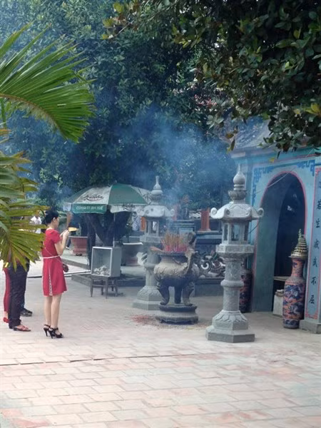 Lễ giỗ bà Bích Châu vào ngày 12 tháng 2 âm lịch.