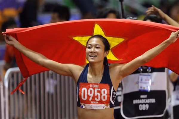 Lê Tú Chinh sau khi chiến thắng cự ly 100m tại SEA Games 30.