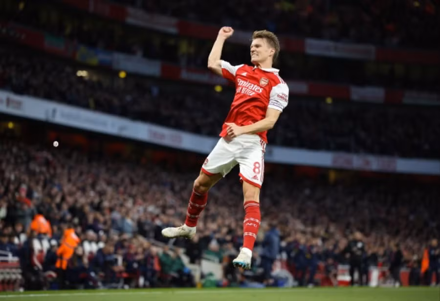 Cú đúp của Martin Odegaard giúp Arsenal dễ dàng vượt qua Chelsea.