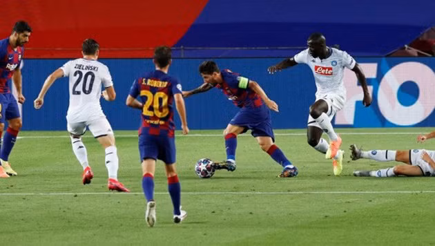 Một pha độc diễn trước khi ghi bàn của Messi trong màu áo Barca.