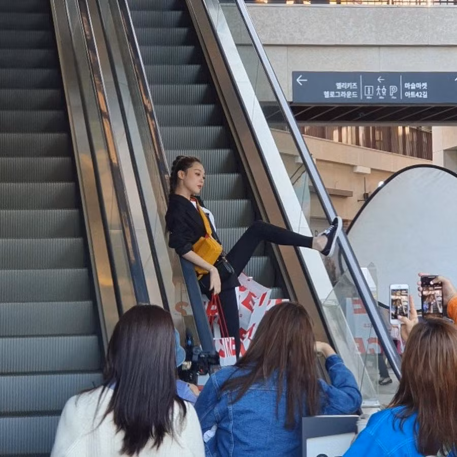 Mot ngay truoc khi tu tu, Sulli van tuoi tan, het minh voi cong viec hinh anh 2