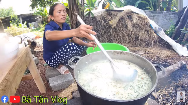 Bà Tân nấu món cháo theo cách chẳng giống ai.