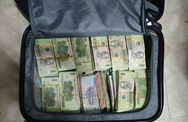 Tài xế trộm 3,5 tỷ của công ty cũ, đưa cho bạn gái 2 tỷ ảnh 1 Tai xe trom 3,5 ty cua cong ty cu va dua cho ban gai 2 ty hinh anh 2