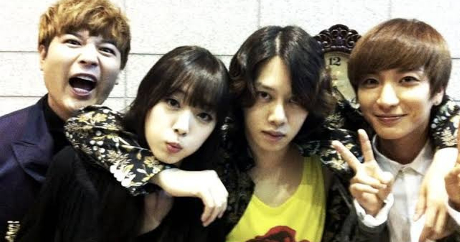 Super Junior và Sulli là những người anh em thân thiết. Super Junior và Sulli là những người anh em thân thiết.